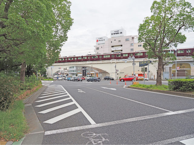 ナンノ坂からもすぐの「阪急電鉄神戸市内線高架橋」1