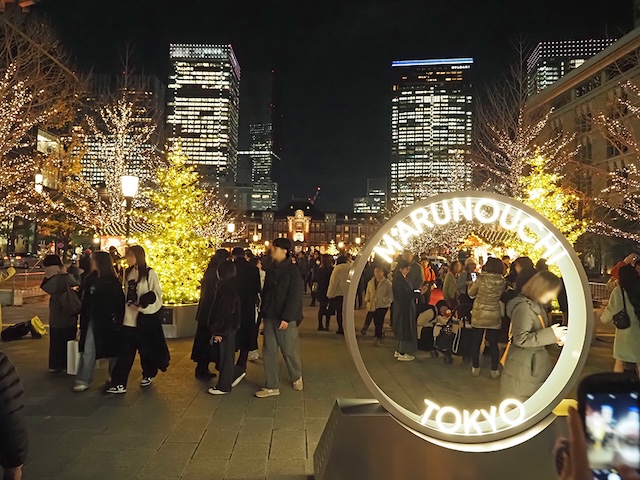 �ݤ��⥤��ߥ͡�������MARUNOUCHI STREET PARK���⤤�Ƥ��ޤ���3
