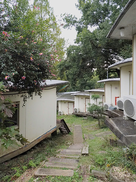 ユニットハウス前の階段(とある街の風景342)6+