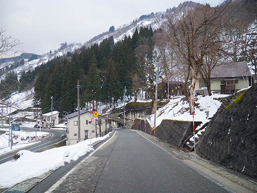 高半旅館へとのぼる坂道4