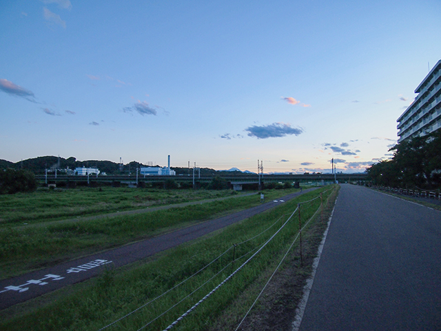 府中多摩川かぜの道からの多摩川橋梁と富士山【とある街の風景392】1