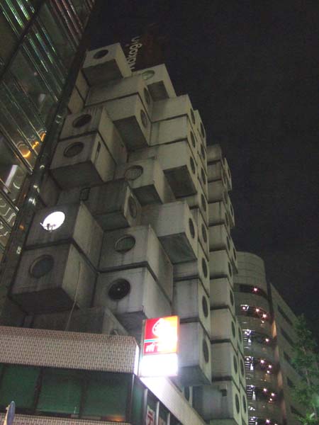 新橋というか銀座のカプセルマンション1