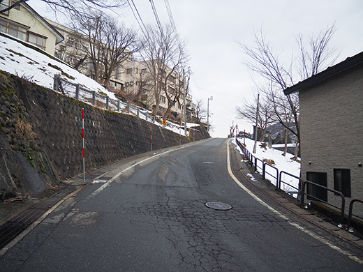 高半旅館へとのぼる坂道3