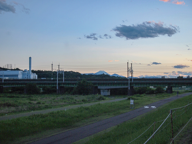府中多摩川かぜの道からの多摩川橋梁と富士山【とある街の風景392】2