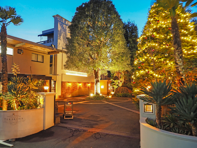 念仏坂横の坂道と眺望2