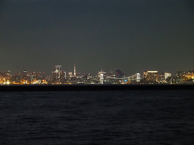 城南島海浜公園からの東京タワーとレインボーブリッジ