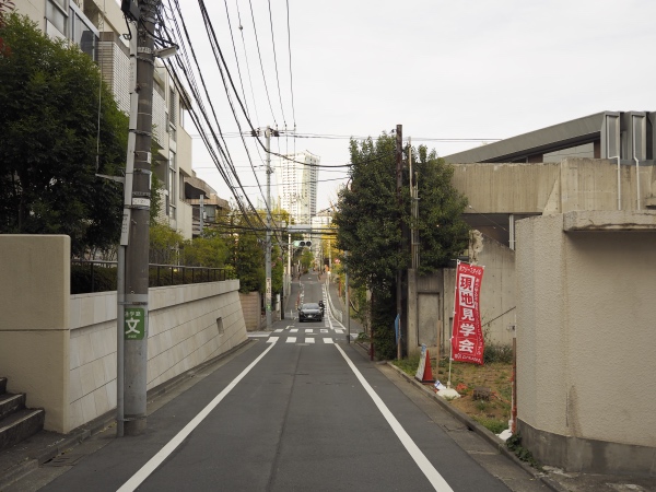 松濤駒場ギャラリー散歩のコースでみつけた坂道3