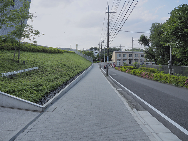 ところざわサクラタウンへの階段と広場3