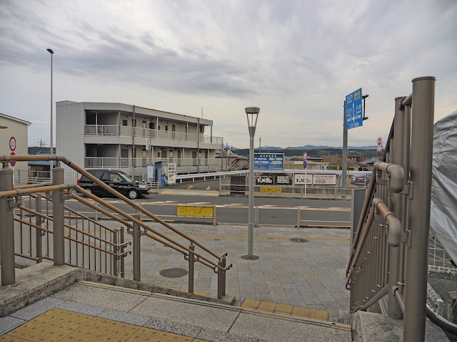 JR拝島駅前の階段からの富士山1