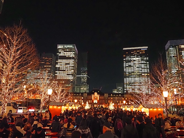 �ݤ��⥤��ߥ͡�������MARUNOUCHI STREET PARK���⤤�Ƥ��ޤ���4