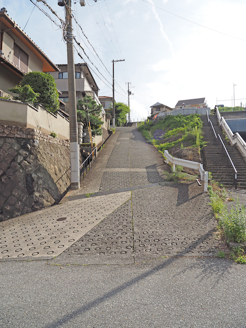 神戸水道路沿いの芦屋市と西宮市の市境の急坂4