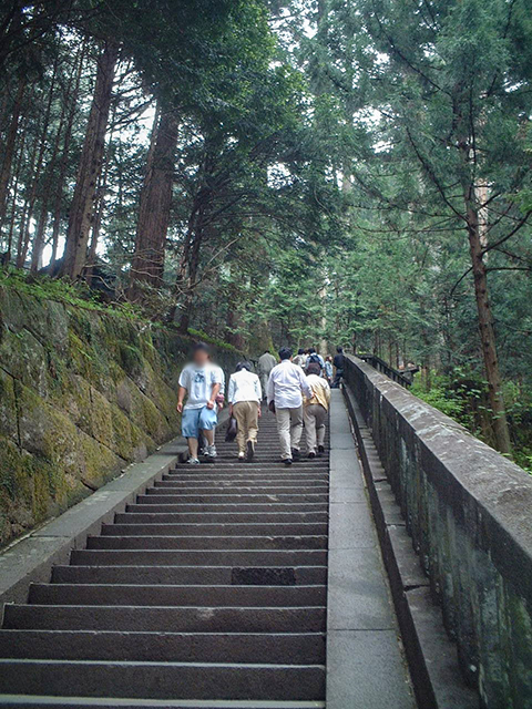 日光東照宮の奥宮に続く石段【とある街の風景400】1