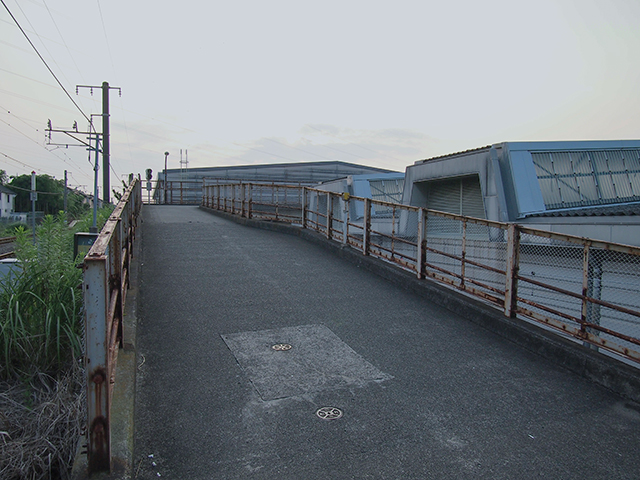 長津田検車区に架かる陸橋と坂道(とある街の風景351)2+