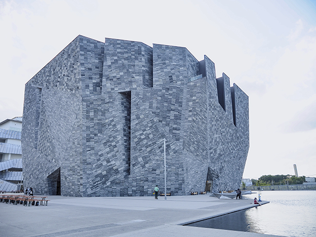 角川武蔵野ミュージアムと武蔵野坐令和神社の建物めぐり1