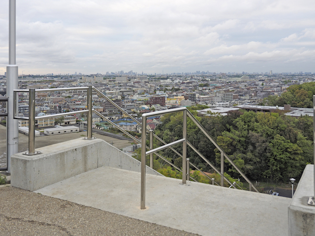 生田配水池展望広場への眺望階段/4