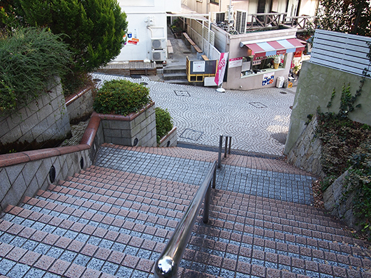 北野町広場へと上る階段3