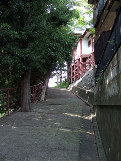 子安八幡神社のスロープ6