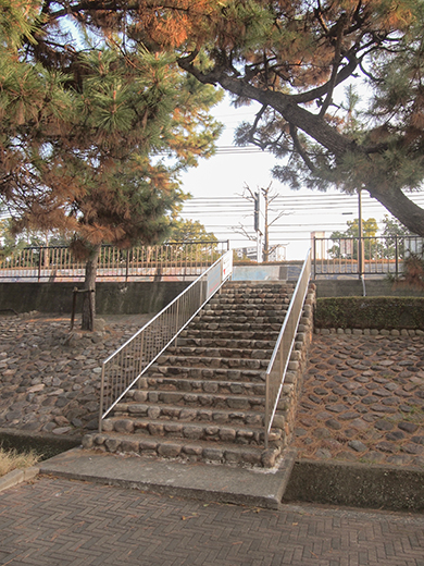芦屋浜埋め立て地の階段と谷崎記念館4