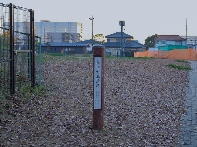 下野谷遺跡公園へのジグザグ階段と遺跡4