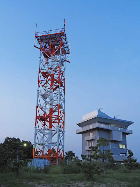 城南島海浜公園からの東京タワーとレインボーブリッジ