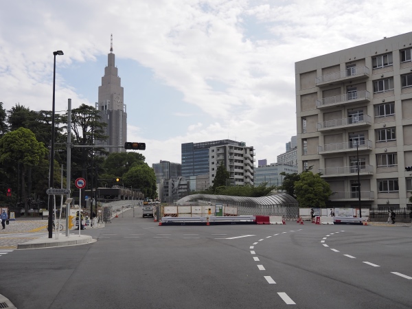 新宿御苑の北西を通るバイパス1