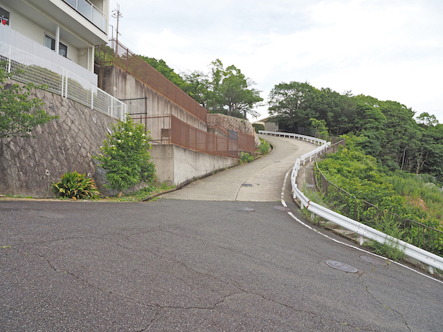 「苦楽園みはらし公園」前の眺望坂2