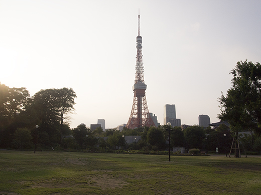 東京タワーと平和の灯1