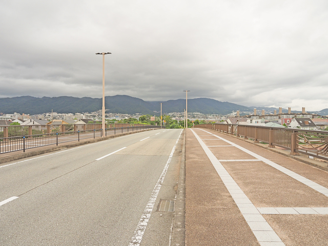 潮風通りの坂道と海1