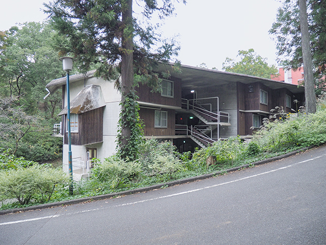 大学セミナーハウスに隣接する坂道5
