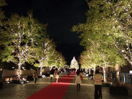 恵比寿ガーデンプレイスの坂道とエターナルライト2