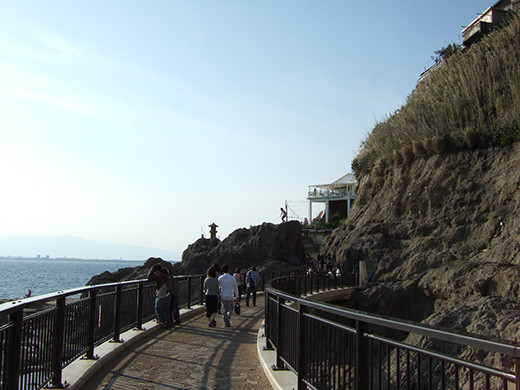 江ノ島の崖の化石階段1