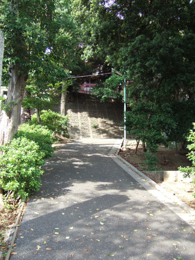 子安八幡神社のスロープ1