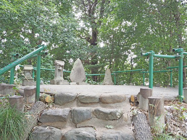 中里の富士塚と階段 2