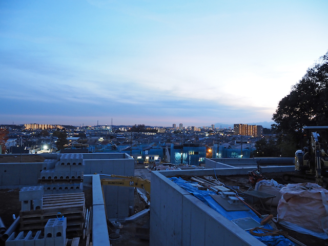 念仏坂横の坂道と眺望3