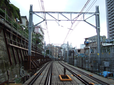 とある街の風景(線路をわたる坂道)3