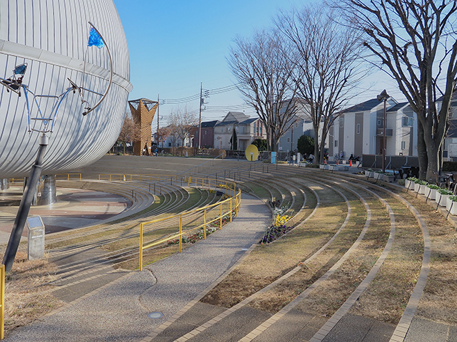 多摩六都科学館の円形階段広場と木の見やぐら(とある街の風景353)1