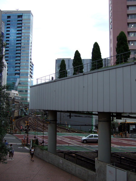 新宿の人工地盤と階段1