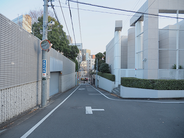 松濤倶楽部と都知事公邸跡と坂道2