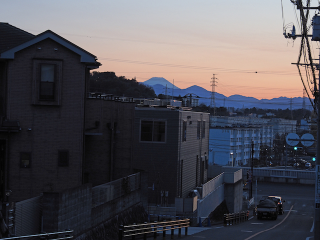 いろは坂通りの坂道からの富士山2