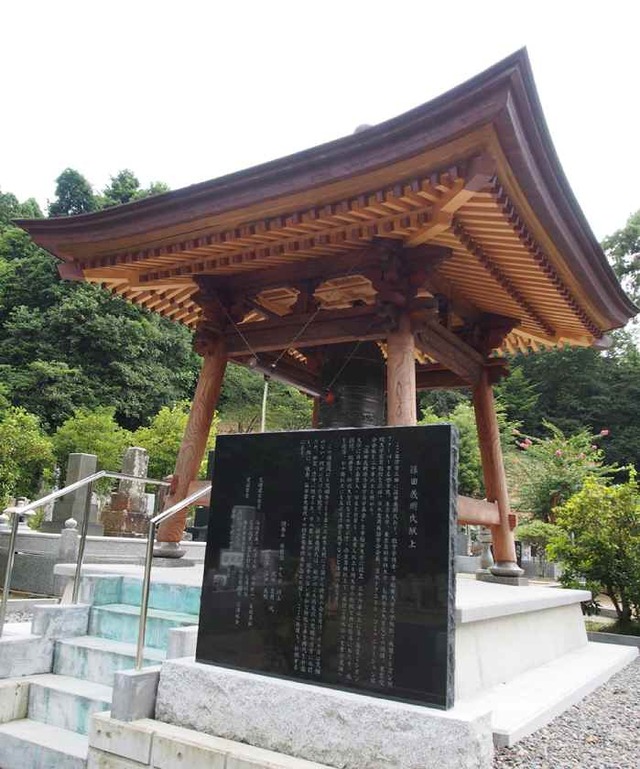 梵鐘と石碑_8.11