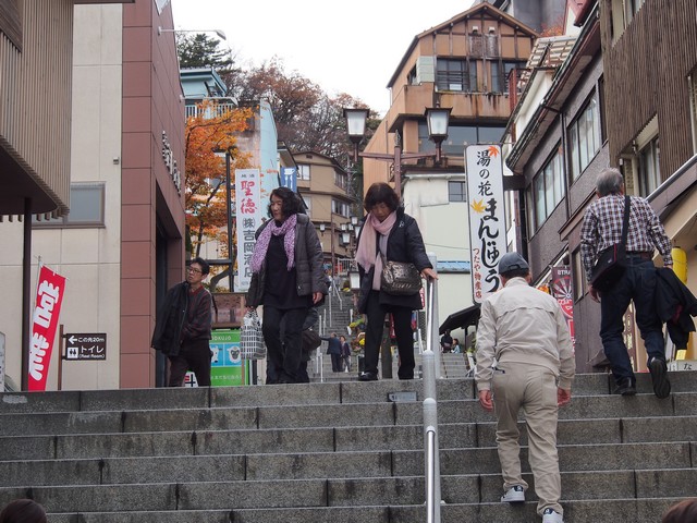 石段街の真ん中_180段目あたり