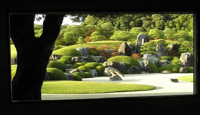 足立美術館_ 窓越の借景