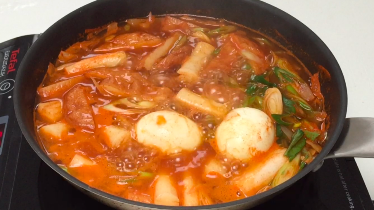 韓国のお餅トックで甘辛おやつ ロンドンのおうちごはん 韓国ごはん 韓国のお餅トックで甘辛おやつ ロンドンのおうちごはん 韓国ごはん