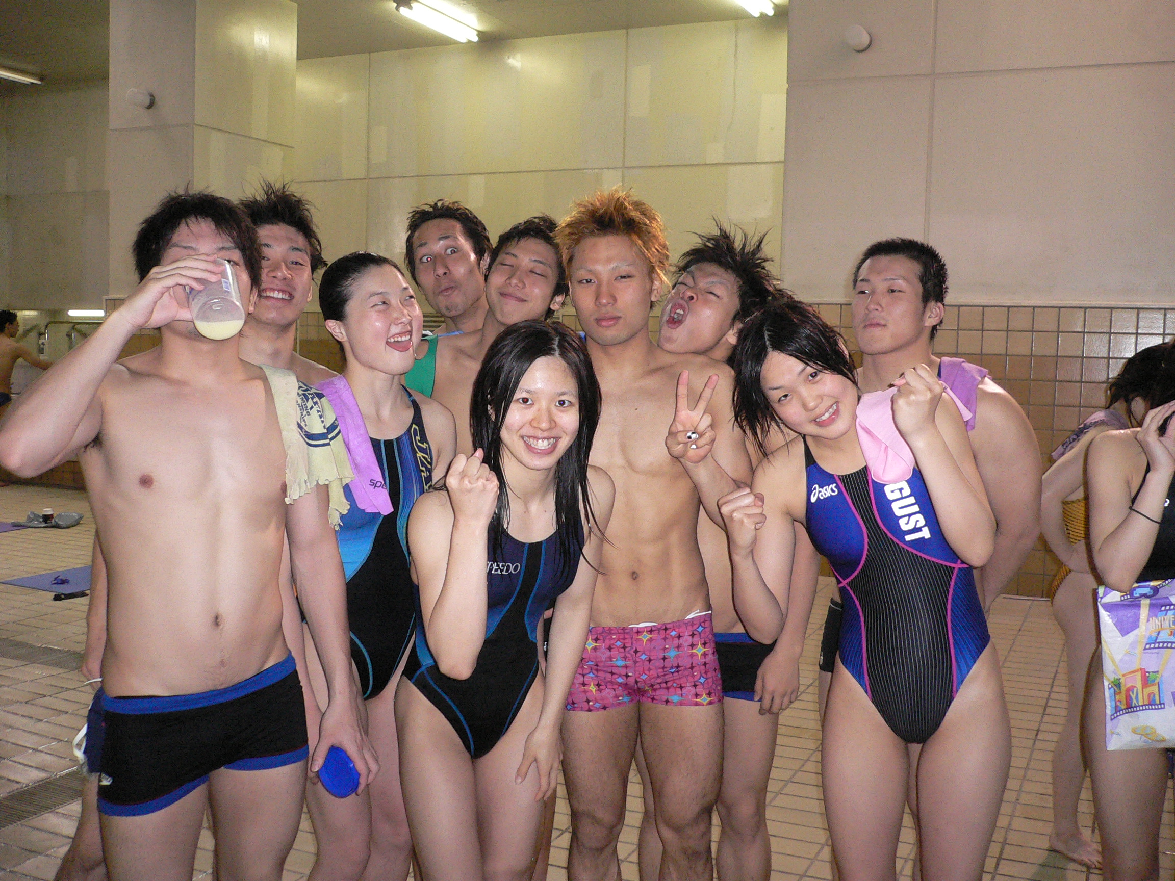女子大生水泳部集合写真 