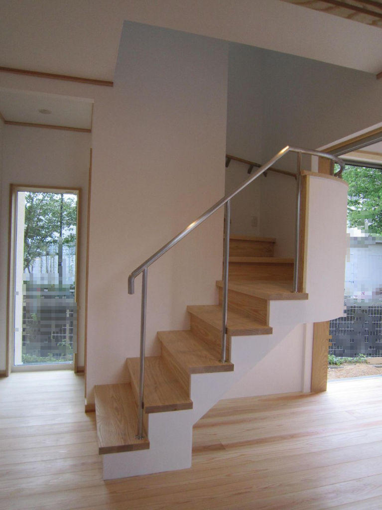 浮いた感じの階段 毎日つれづれ