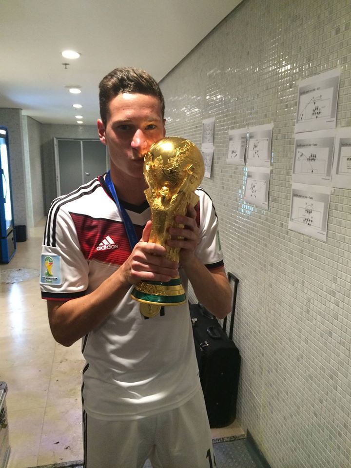 ドイツ ドラクスラー 彼女に涙 内田篤人 でいりーふぉと ドイツ ドラクスラー 彼女に涙 内田篤人 でいりーふぉと