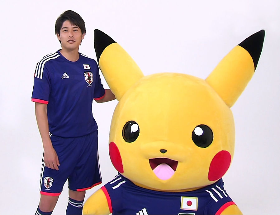 うっちーWithポケモン ピカチュウぬいぐるみ ガッツポーズ : 内田篤人 でいりーふぉと