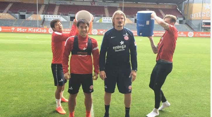 岡崎がうっちーを指名 岡崎慎司 選手がアイス バケツ チャレンジに挑戦 そしてその岡崎選手が指名したのが同じく日本人の ゴン中山 選手 内田篤人 選手酒井高徳 選手だそうです 内田篤人 でいりーふぉと 岡崎がうっちーを指名 岡崎慎司 選手がアイス バケツ チャレンジに挑戦 そしてその岡崎選手が指名したのが同じく日本人の ゴン中山 選手 内田篤人 選手酒井高徳 選手だそうです 内田篤人 でいりーふぉと