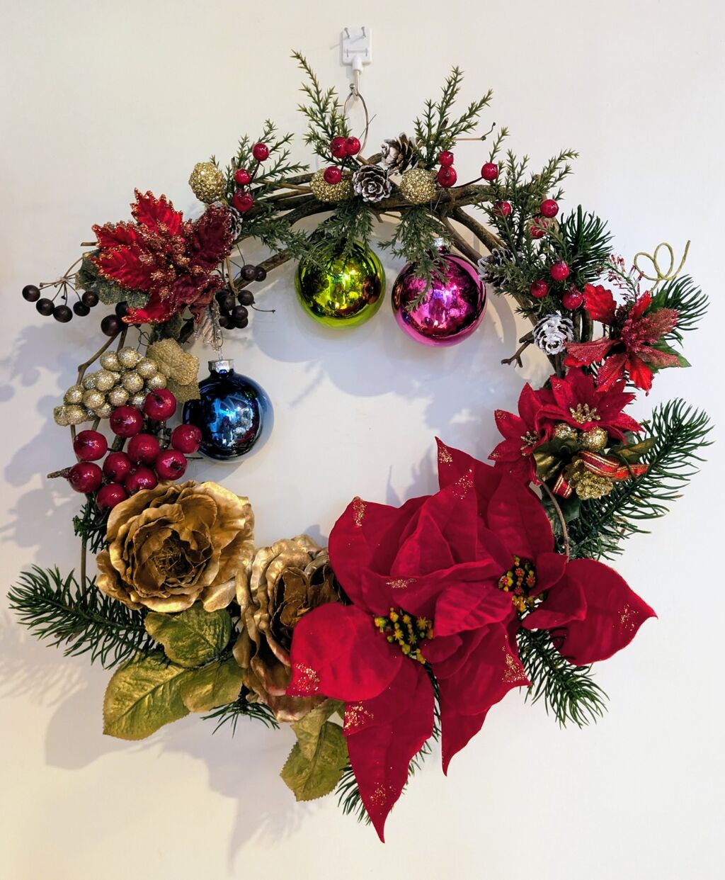 ホソバヒイラギナンテン開花＆HAさんクリスマス大型リース作り、明後日