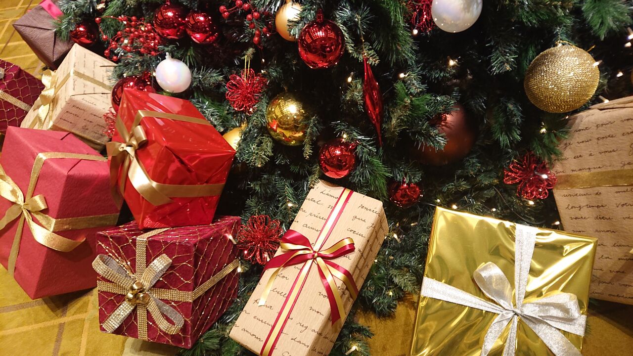 ホテルオークラのクリスマスツリー続編 町内のお地蔵様の祠にミリアの仏花 koさんが可愛いお孫さんのためにフィレンツェ仕入れクマさん ポインセチア飾りました 造花の店 アーティフィオーリ ミリア 京都市左京区山端大城田町27 8 090 6565 3253 ホテルオークラのクリスマスツリー続編 町内のお地蔵様の祠にミリアの仏花 koさんが可愛いお孫さんのためにフィレンツェ仕入れクマさん ポインセチア飾りました 造花の店 アーティフィオーリ ミリア 京都市左京区山端大城田町27 8 090 6565 3253